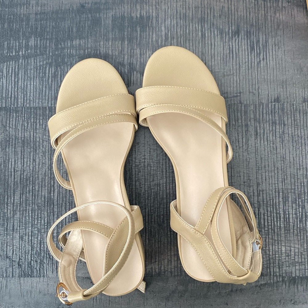 Nude Womens sandal. Size 38 Europe or a 7-7.5 US. New!